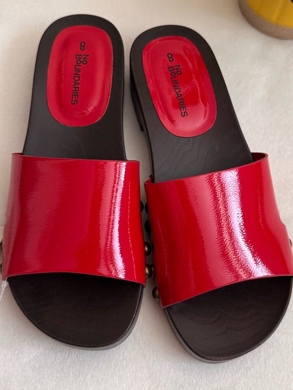 No Boundaries Women's Studded Wooden Clog Sandals, Size 8, Red